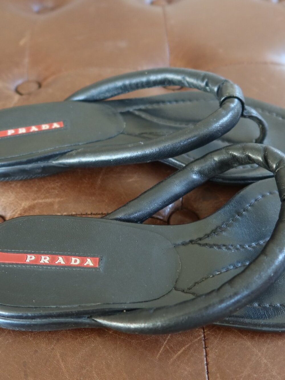 Vintage Prada black leather "Calzature Donna" thong sandals size 6M with box - Picture 4 of 12